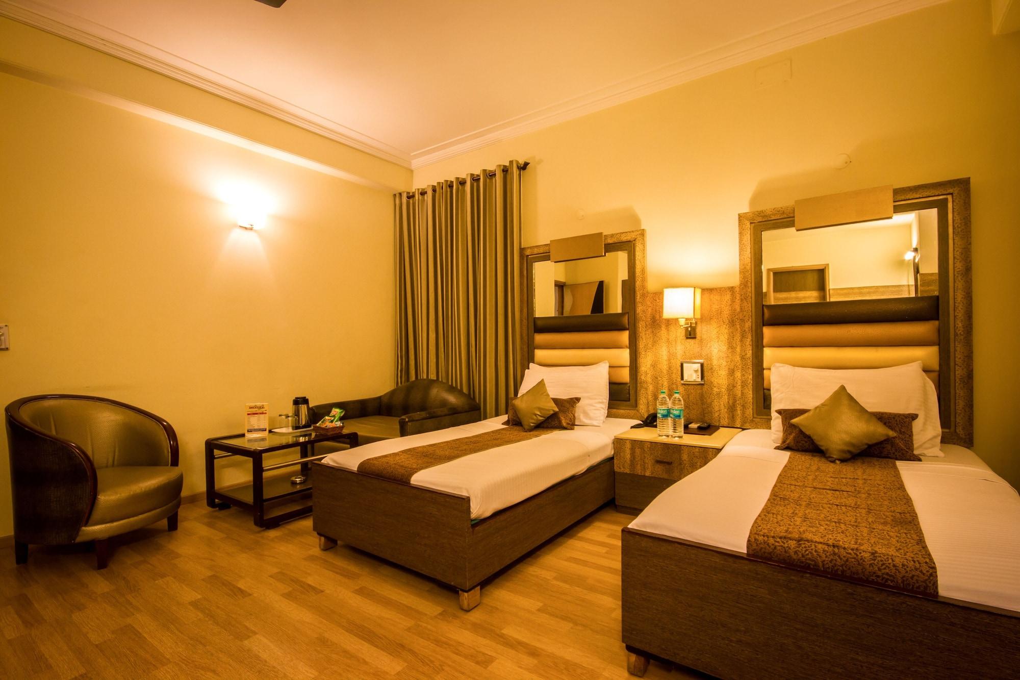 The Suncourt Hotel Yatri Nowe Delhi Zewnętrze zdjęcie